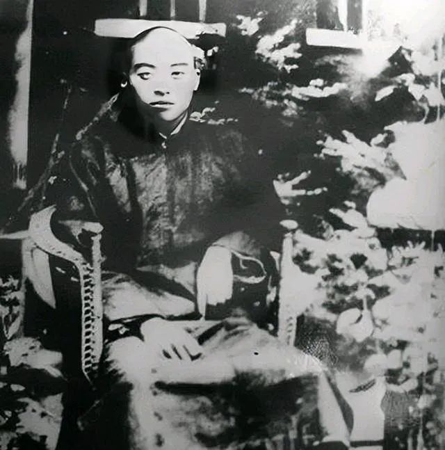 DƬ